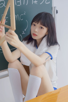 你吃饭我在餐桌下吃你